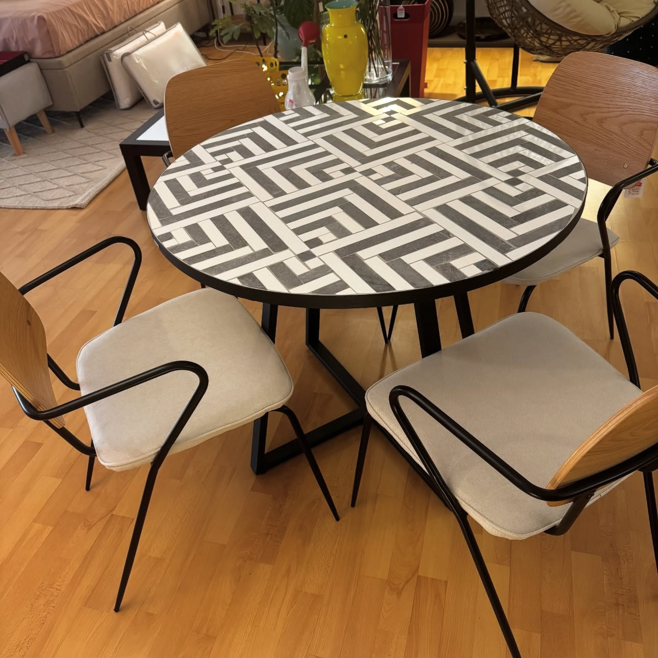 CONJUNTO MESA Y 4 SILLAS