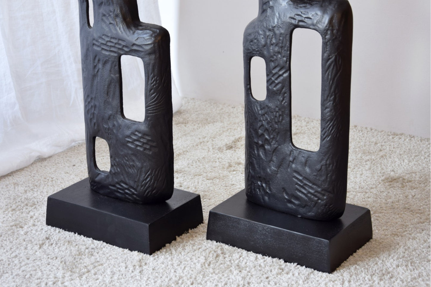 ESCULTURA NIM METAL NEGRO BAJA