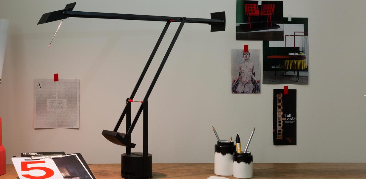 LÁMPARA DE SOBREMESA TIZIO ESPECIAL RED EDITION