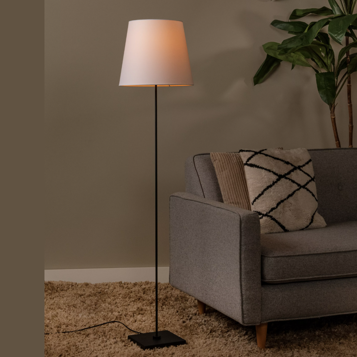 LÁMPARA DE PIE PENDIO