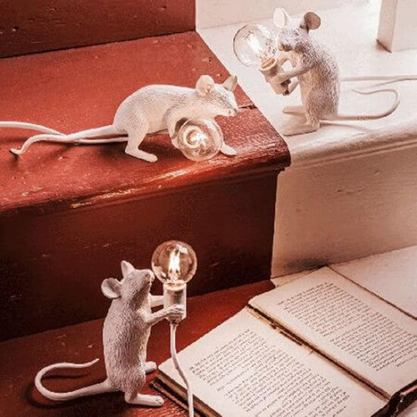 MOUSE EN PIE BLANCO